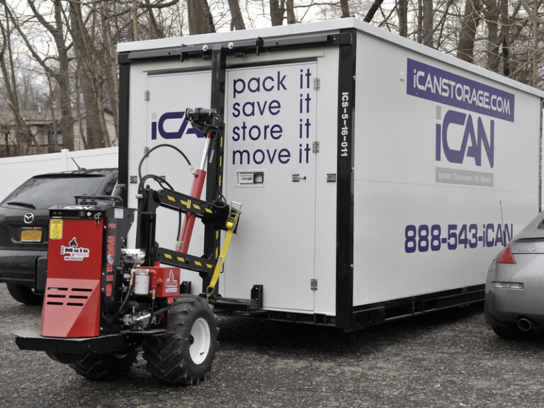 iBot Delivering an iCan Container Between Two Cars